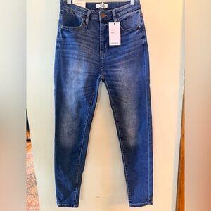 Forever 21 Dark Blue Skinny Jeans Size 30.